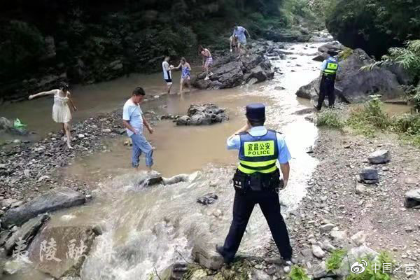 驴友无视景区安全警告犯险获救后拒付救援费 公共资源就该救我