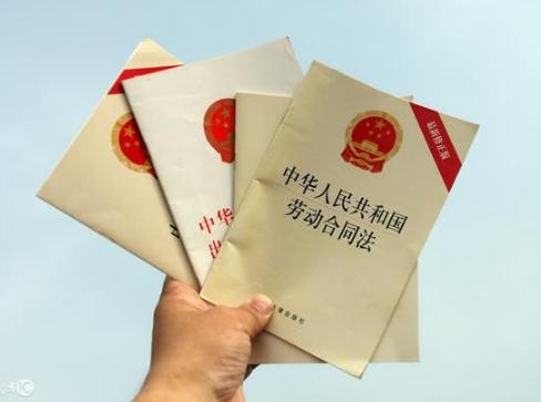 劳动法年假带薪年假工资计算标准 2020劳动法年假赔偿的规定